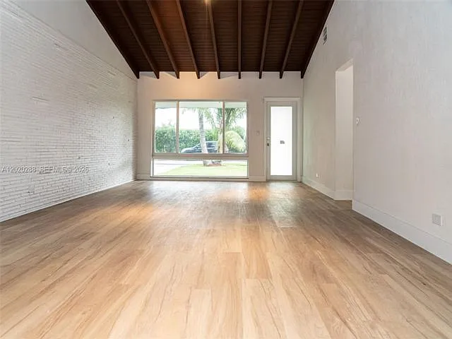 3 bed, 2.0 bath, 1574 sqft, $4,600 — Photo 2
