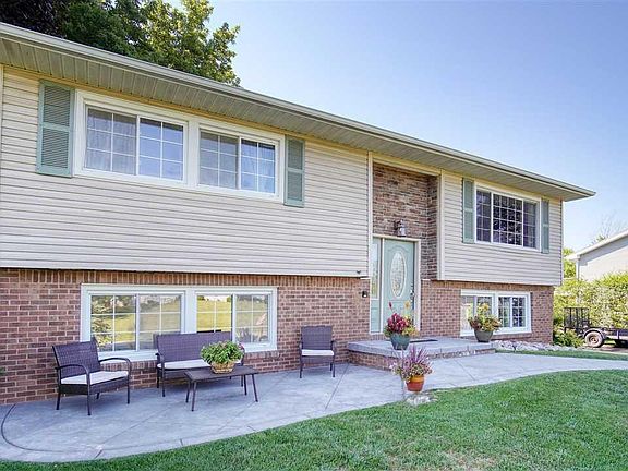 4th image of 740 Meadowbrook Dr