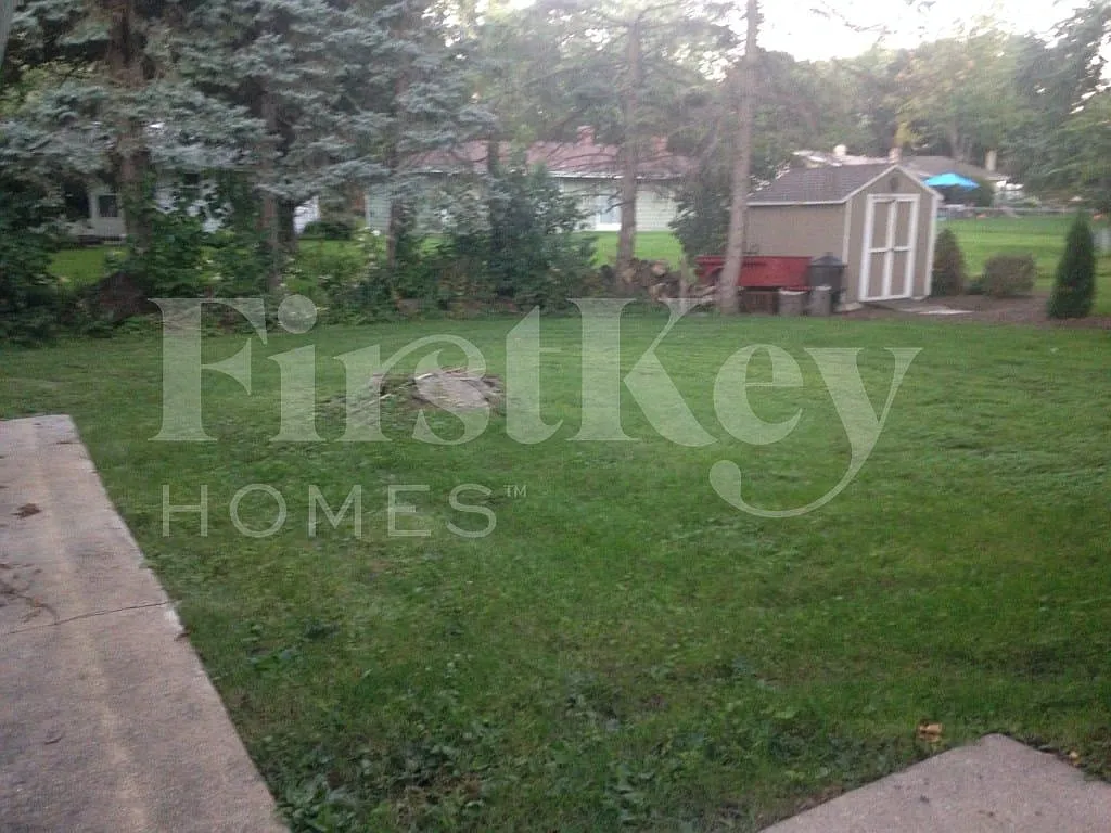 3 bed, 2.5 bath, 1920 sqft, $2,665 — Photo 3