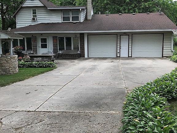 Entrance to oversized garage