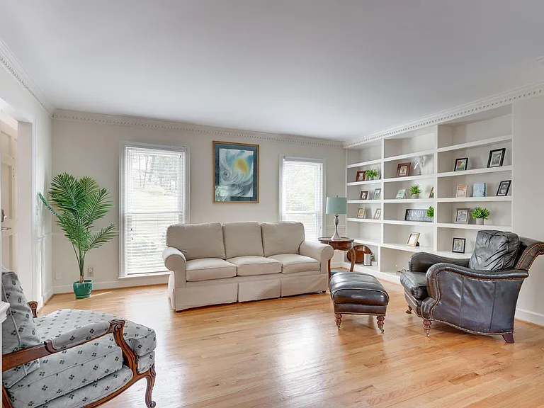 4625 Mountain View Dr — Photo 4