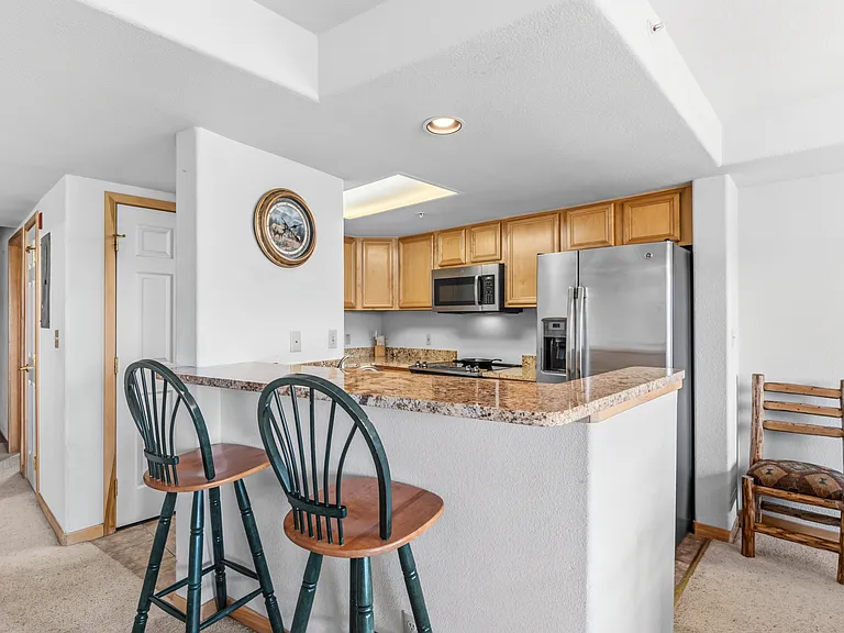980 Lakepoint Dr — Photo 6