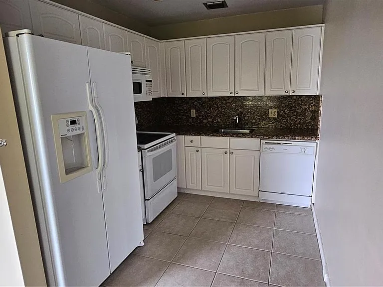 251 SW 132nd Way #417H — Photo 9