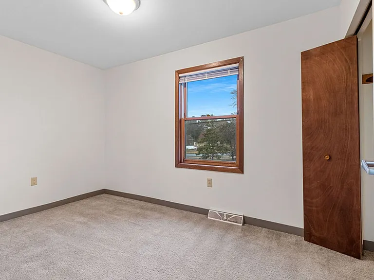 Hickory Drive and Pinecrest Apartments — Photo 40