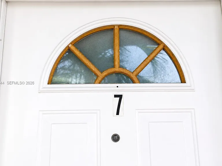 7721 Dickens Ave #7 — Photo 9