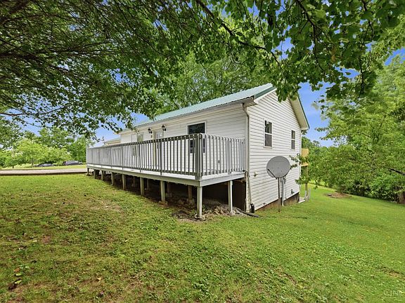 3rd image of 32 Pleasant View Dr