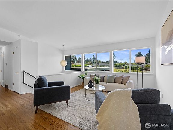 3rd image of 817 Olympic Boulevard #A