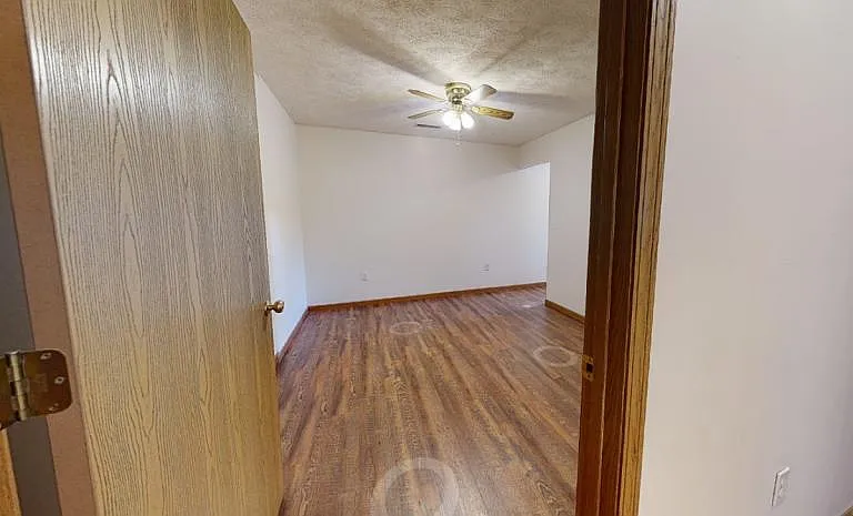 907 W Cherry St — Photo 8