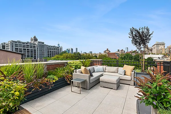 Sold by Compass | media 1