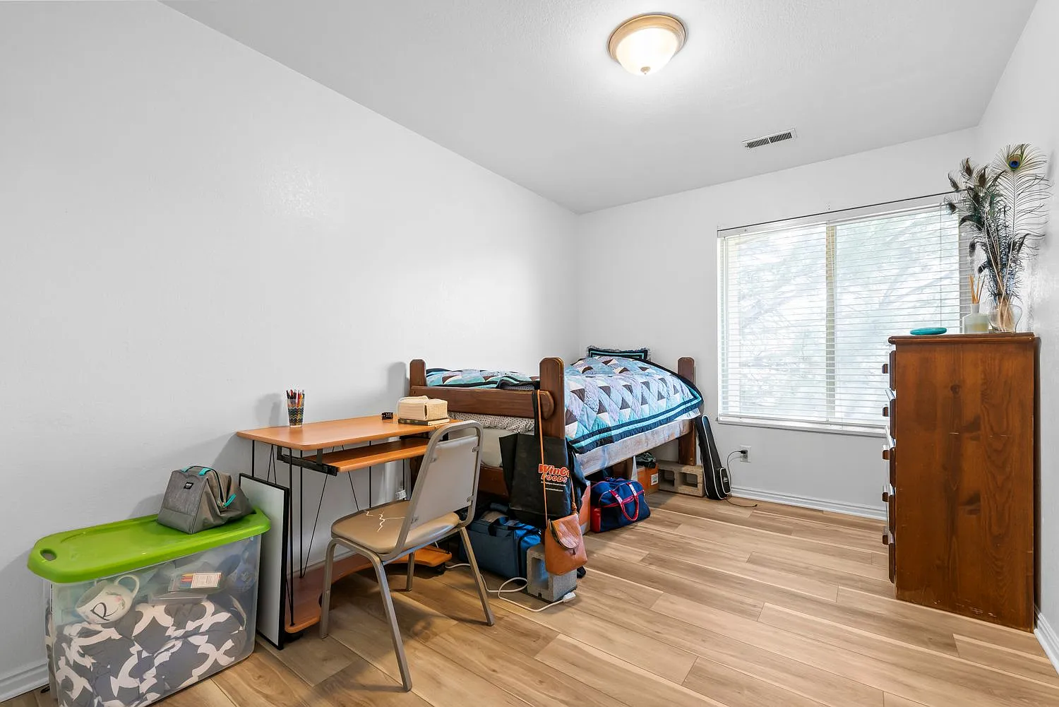 3 bed, 1050 sqft, $419 — Photo 4