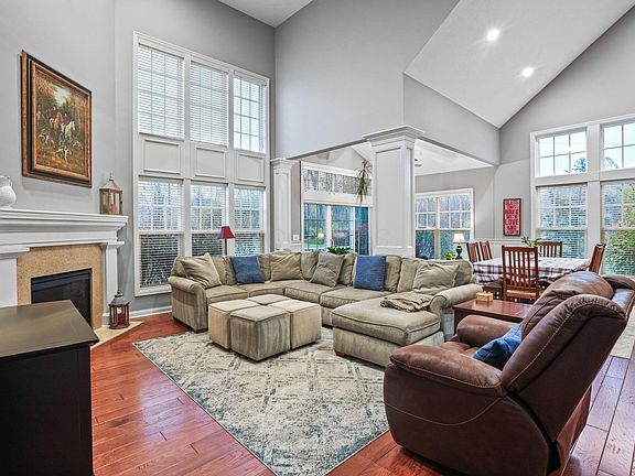 5th image of 8879 Vineyard Haven Dr