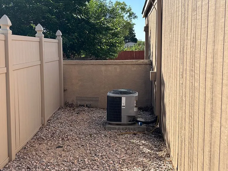 2125 Sierra Ln NE — Photo 37