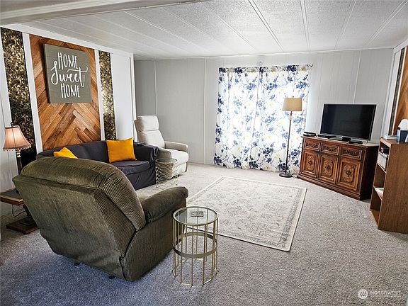 5th image of 12613 142nd Avenue E #106