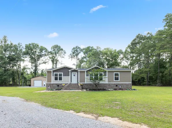 1352 Sanford Rd, Moselle, MS 39459