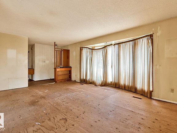 4th image of 69 Garland Cres