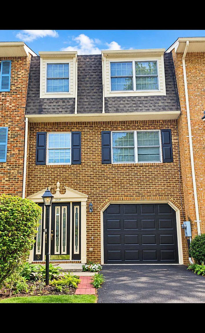 3 bed, 4.0 bath, 1920 sqft, $2,200 — Photo 1