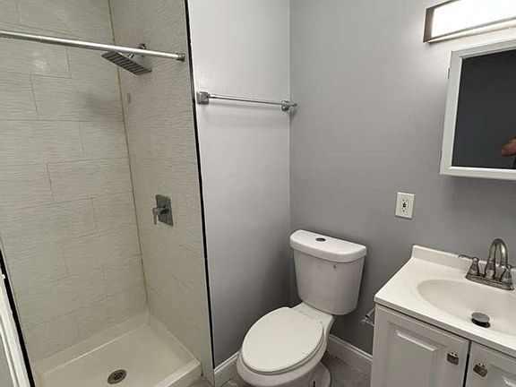 5th image of 460 Main St APT 3