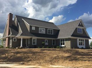 3748 Lake View Ct, Bettendorf, IA 52722