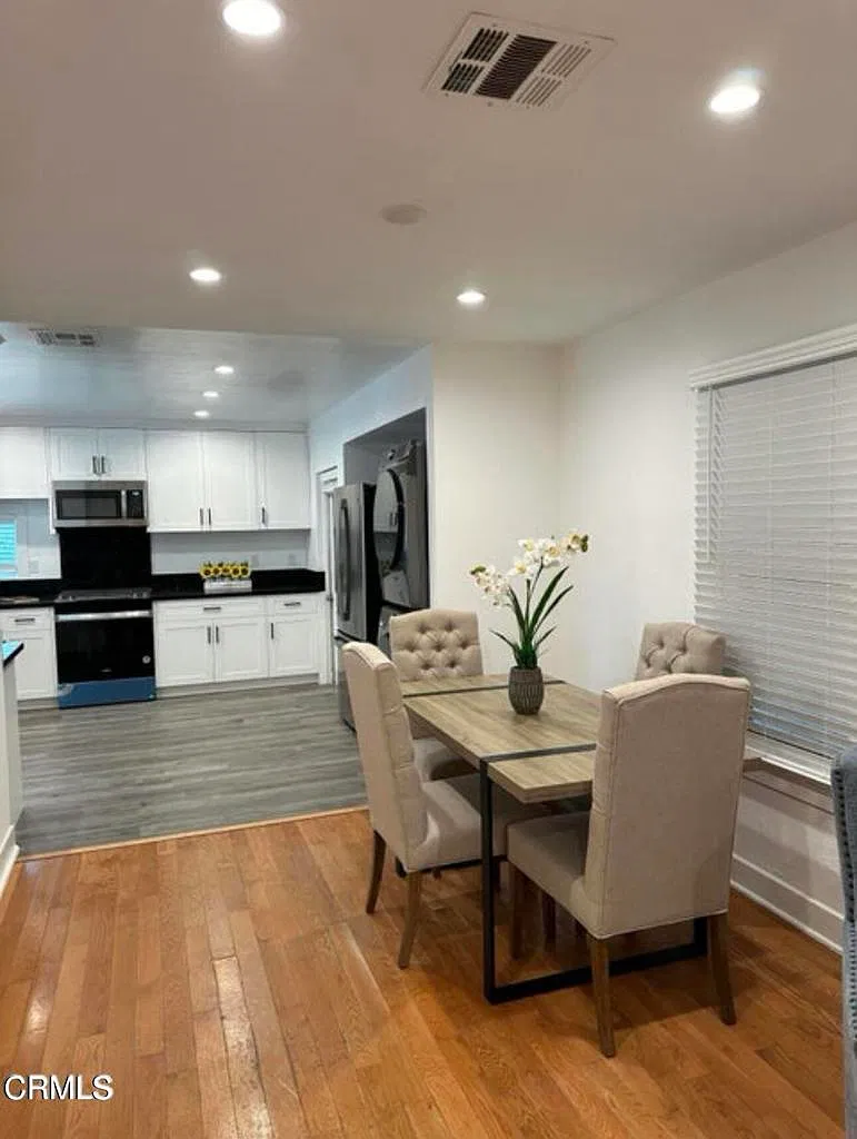 2 bed, 2.0 bath, 785 sqft, $3,580 — Photo 2
