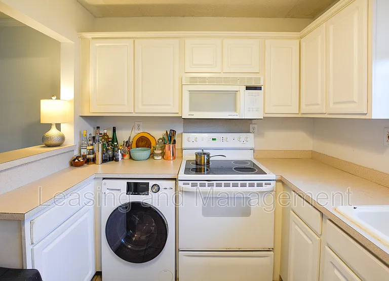 516 Arlington Dr #A4 — Photo 8