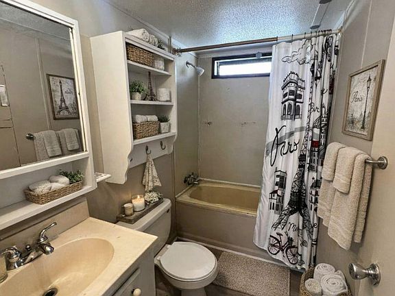 5th image of 1002 Locke St #82