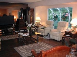 2039 Ripley Ln, Merrick, NY 11566