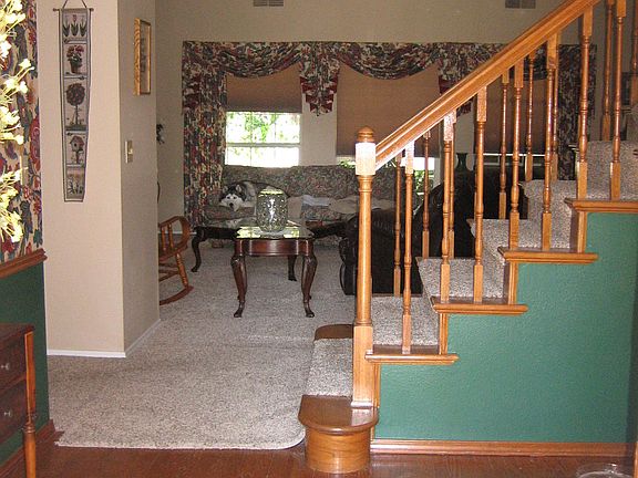 3rd image of 56 Hunsley Hills Blvd