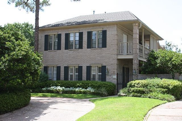 The facade of 6017 Riverview Way