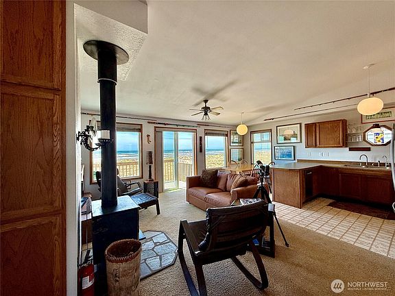 5th image of 1311 Ocean Shores Boulevard SW #6