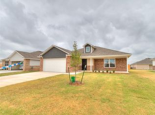 924 S Bear Ln, Mustang, OK 73064