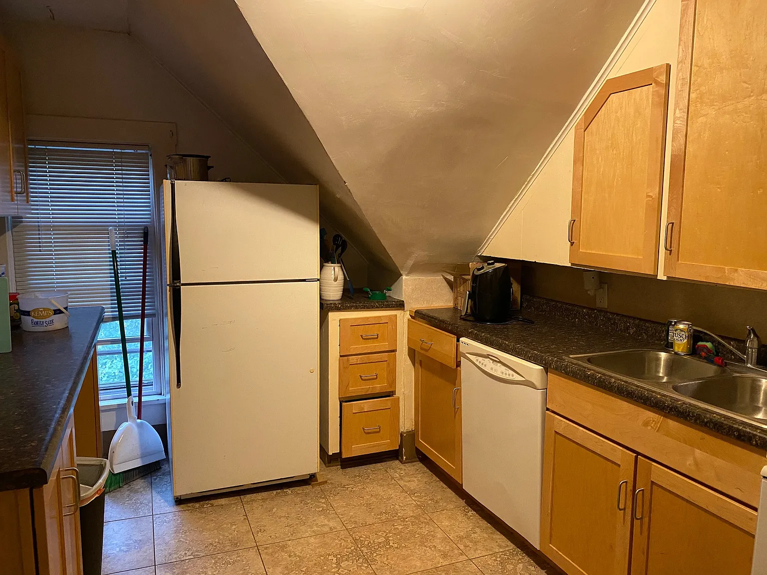 3 bed, $975 — Photo 2