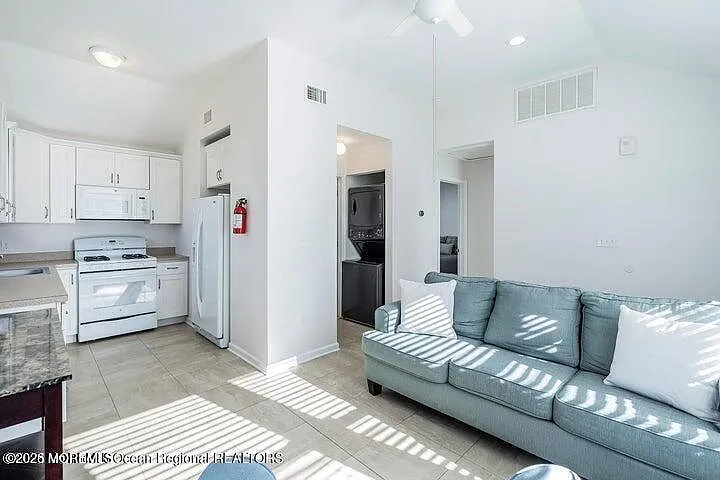 2 bed, 560 sqft, $1,950 — Photo 4