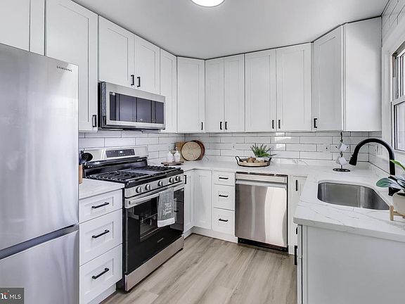 3rd image of 2501 Kirtland Ave