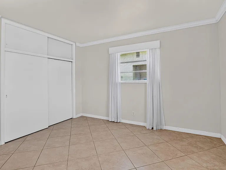 421 SW 2nd St — Photo 20