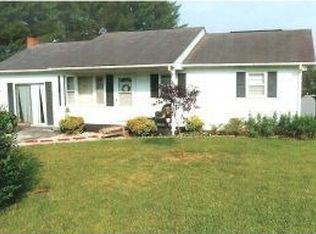 700 Hospital Hill Ln, Mountain City, TN 37683