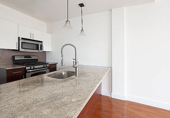 3rd image of 180 Scholes St APT 3C