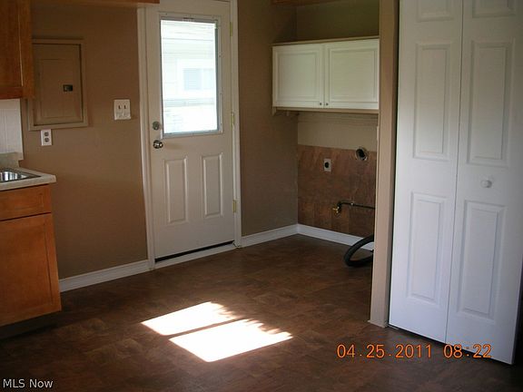 2nd image of 310 & 310 1/2 N Idlewood Rd