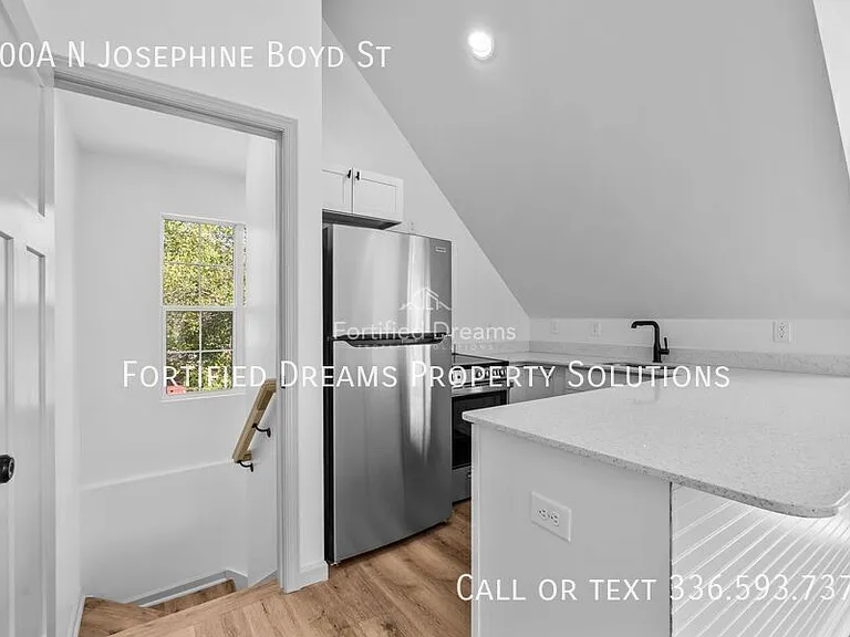 700A N Josephine Boyd St — Photo 4