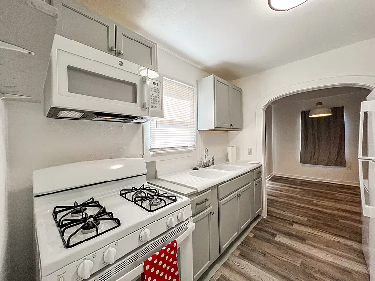 483 S Central Ave — Photo 12