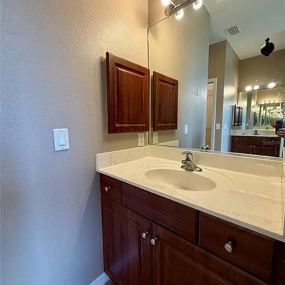 1204 S San Mateo Dr — Photo 13