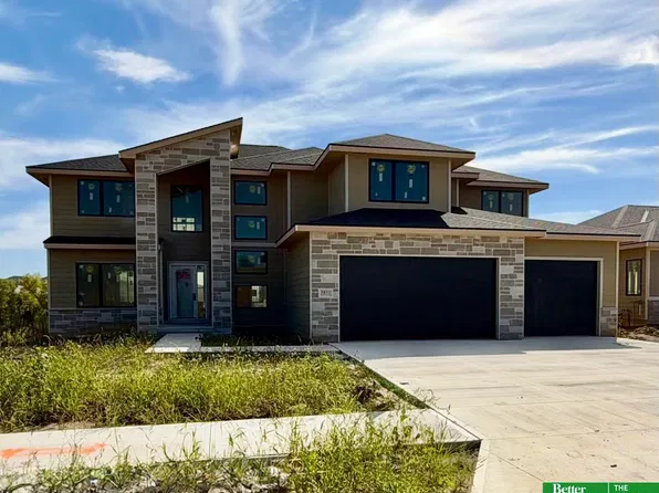 5831 N 214th Avenue Cir, Elkhorn, NE 68022