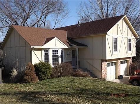 2nd image of 1401 SW Stonecreek Dr