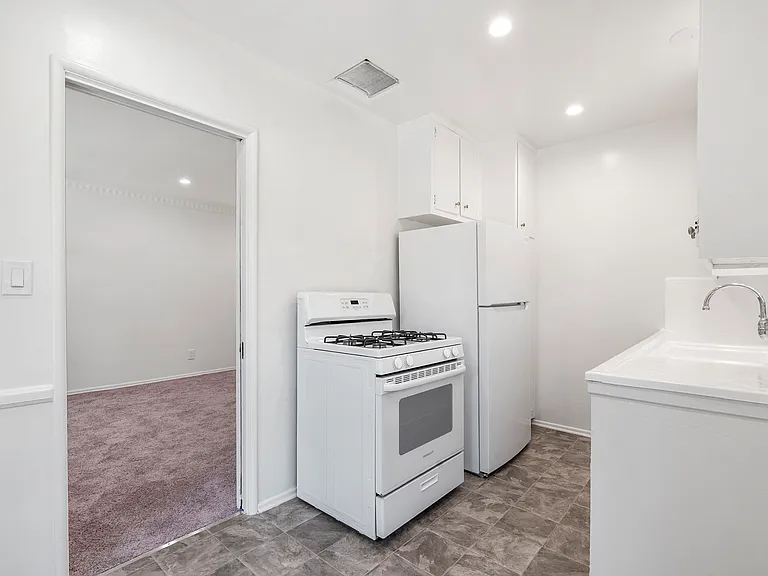1227 N Harper Ave #8 — Photo 9