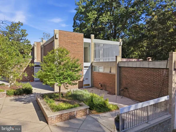 11547 Maple Ridge Rd, Reston, VA 20190