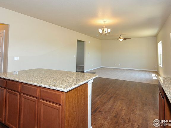 3rd image of 1597 Sierra Plaza St