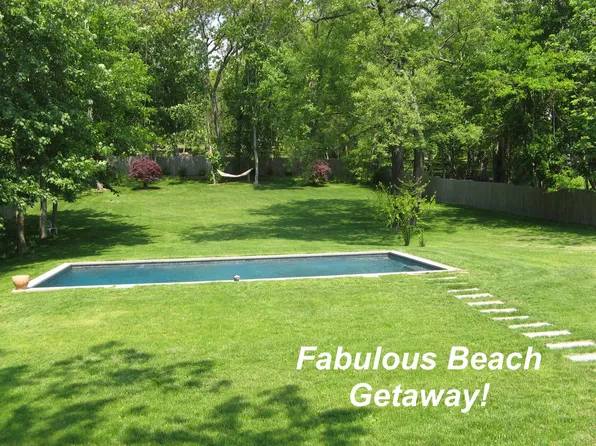https://photos.zillowstatic.com/fp/1b7417f7badc735b3c685b645079d3c8-p_e.webp