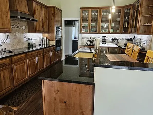 1010 Centerpoint Dr, Mason, TN 38049