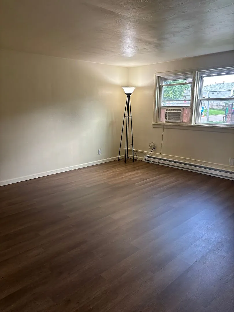 381 Liberty Ave — Photo 2