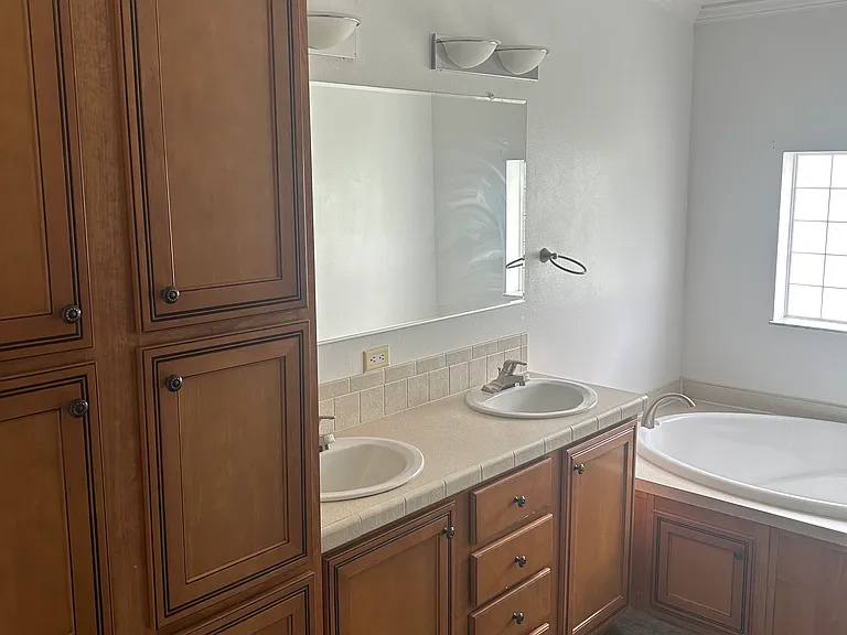 394 SW Lunsford Ter — Photo 10