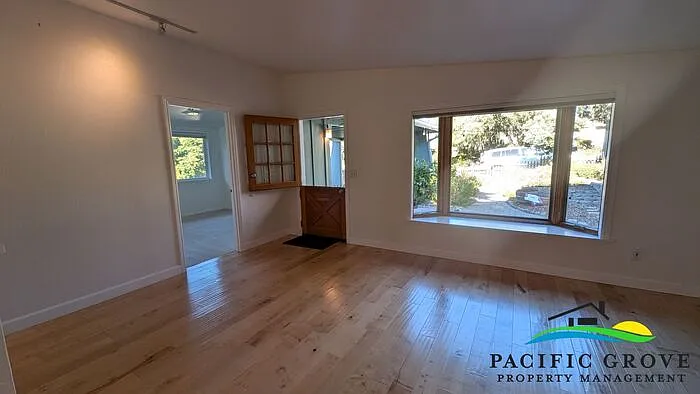 3 bed, 2.0 bath, 1240 sqft, $4,750 — Photo 2